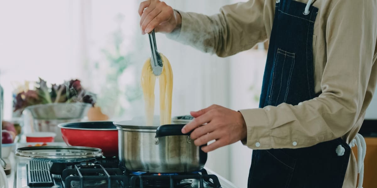 めんを茹でているイメージ画像