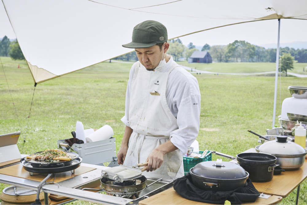 キャンプシーンでのキャンプ飯の調理イメージ１