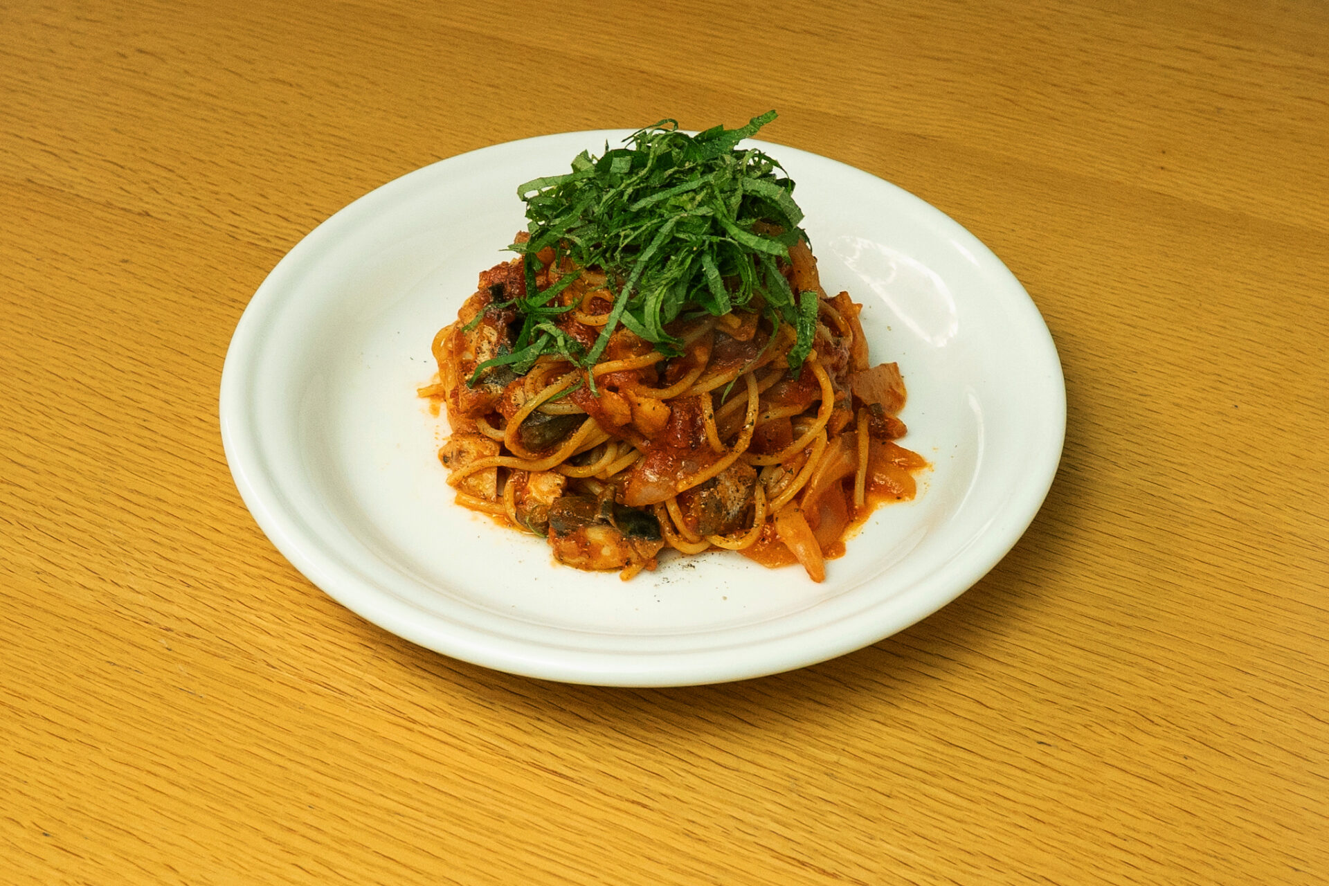 塩サバと醤油麹のジンジャートマトソースパスタ