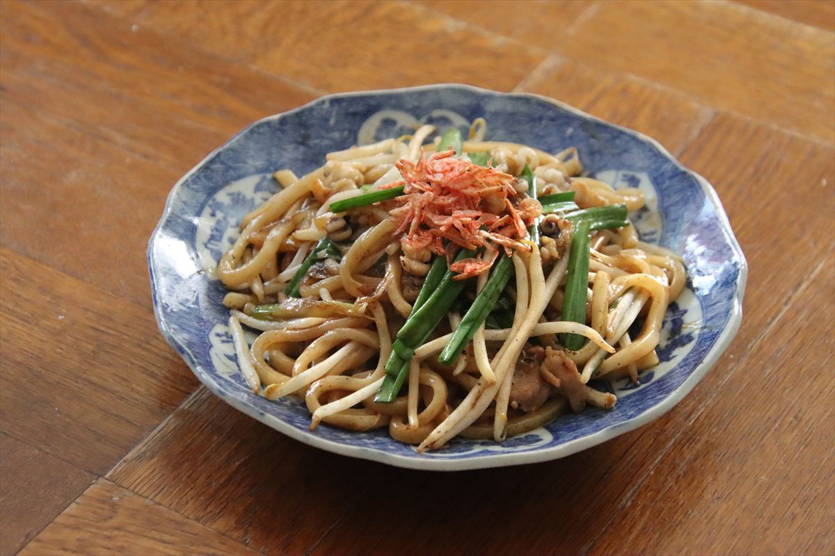 イカと鶏の中華風ソース焼きうどん